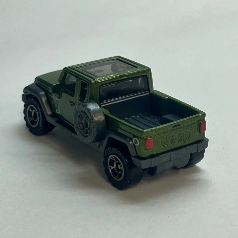 matchbox ‘17 jeep gladiator die cast toy truck mix explorers series‎ green